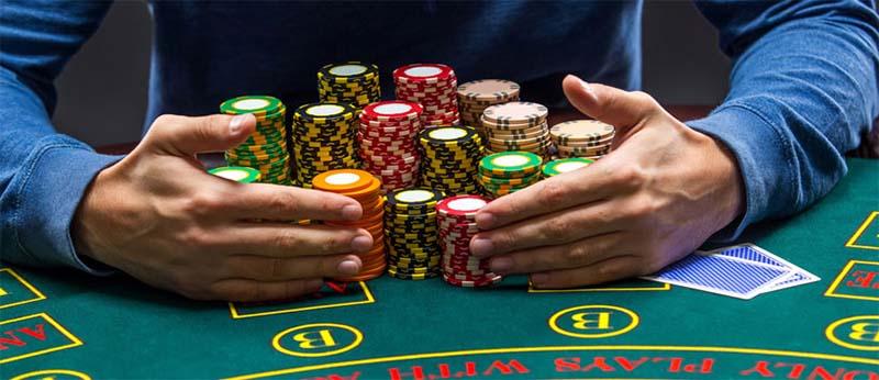 Người chơi cần nắm được cách chơi poker cơ bản nếu muốn chiến thắng.